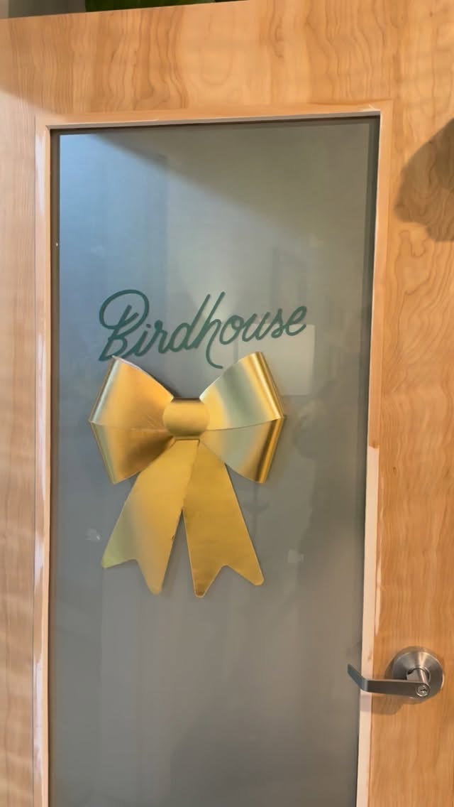 Happy International Womenās Day and an āØenormous⨠thank you to all who came out for tonightās opening reception of She Finds Joy in the Journey: A Womenās Art Series at @birdhouseamesbury!
All 16 works will be hanging in this magical space throughout the month of March, and donāt forgot to vote on your favorite (link in bio)! š¤