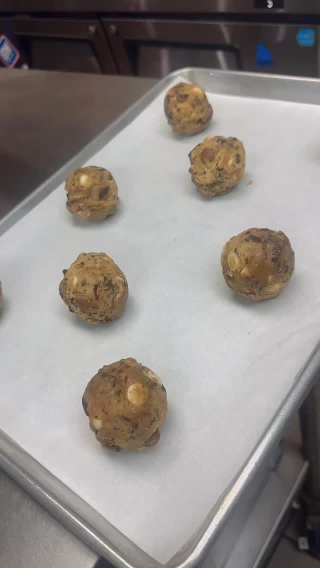 The Copper Kings baking team is at it again...Just a friendly reminder that the baking department is back there baking cookies from scratch every single day. 🍪
Fresh cookies are ready for you at the front counter — finish your meal off with a sweet treat, grab one on your way out, swing by just for cookies to-go, or visit our baked goods section online & call the store if you want to pre-order a whole batch!
Fresh baked daily! And yes, they are as good as they sound.
📍Copper Kings Burgers | North County, San Diego
.
.
.
.
.
.
#CopperKingsBurgers