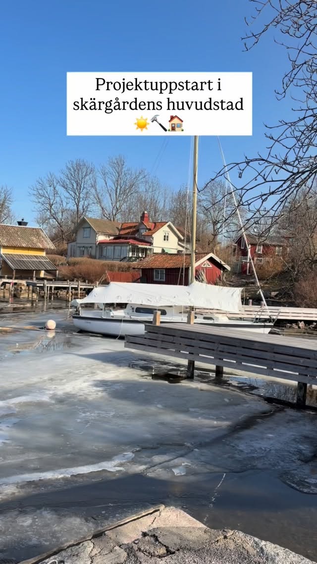 Full fart i Vaxholm just nu🚀
Under förra veckan startade vi upp två nya projekt här i Vaxholm, båda åt återkommande kunder till oss. Det känns alltid extra roligt när kunder väljer att anlita oss igen🙏🏻
Parallellt med detta arbetar vi också med en projektering åt en bostadsrättsförening i Vaxholm – mer information om det projektet kommer snart💭
Att få arbeta i skärgårdens huvudstad nu när våren är här, känns alldeles underbart ☀️☀️🌊
Vi bygger framtidens hem - från idé till färdigt resultat 🏠
Videos & bilder Wolfbuilder AB @ellagotbring