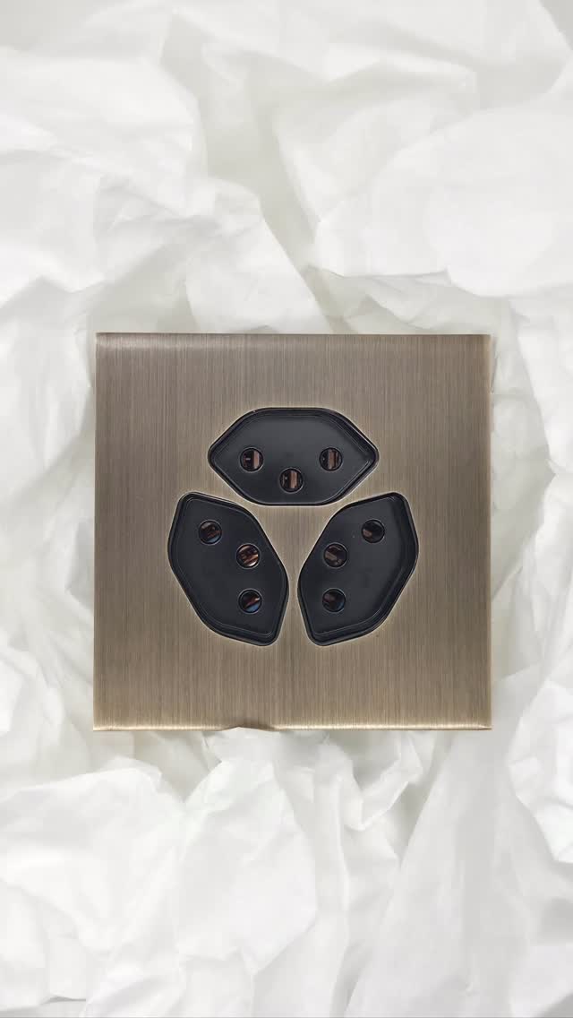 Explore ouf full collection at 6ixtes.com 📲
#interiordecor #interrupteur #faitenfrance #decoration #design