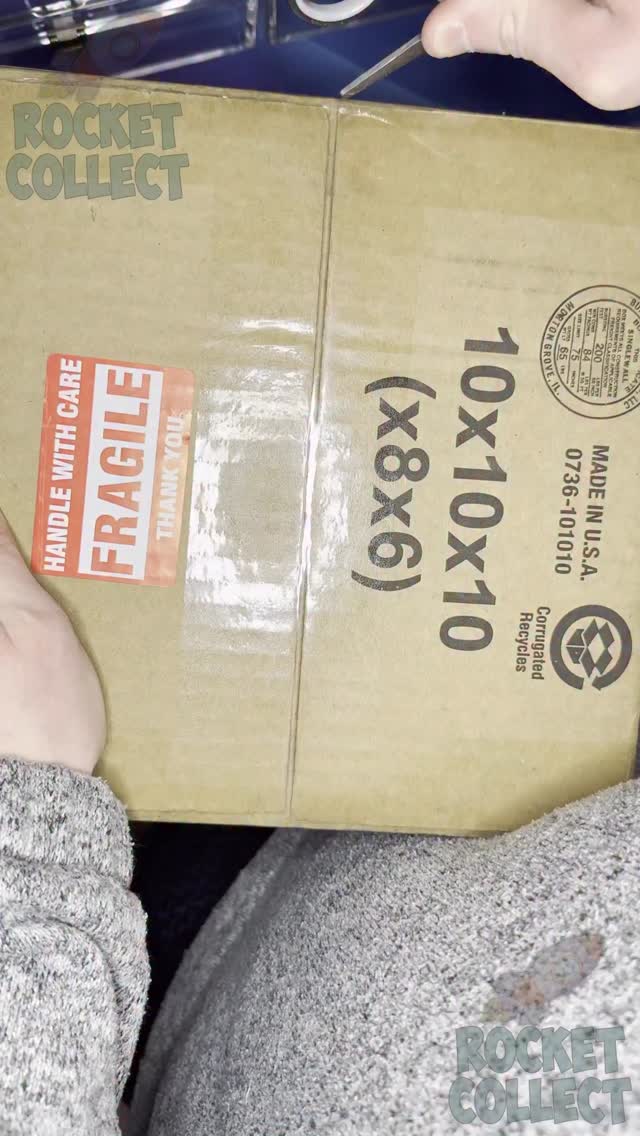 GOLD ⭐️ Ray - Repair + Grade
Humidity Holder
↕️ Stack cards for faster repairs
🛟➖⏱️ Safer-Flatter-Extended repairs
⤵️〰️⤴️ Stabilizes against over-expansion
🛡️ Protects Cards during humidity process
📍No. 1 TCG Grader Discord
📍7,800+ Members & counting
📍Check website www.RocketCollect.net
💡 LEARN to improve your cards here ⬆️
🎥 Workshop guide - Out Now 🎉
Available in: English-Spanish-Japanese
📖 Read our FREE E-book on the 🖥️
Join our Discord! 7,800+ Members - 100% FREE to join - Poke & OP loving community with buy-sell-trade and priority to messaging 💯
*Link to join on our LinkTree on Insta Profile*
#pokemon #pokémon #pokemoncards #pokemontcg #pokemoncommunity