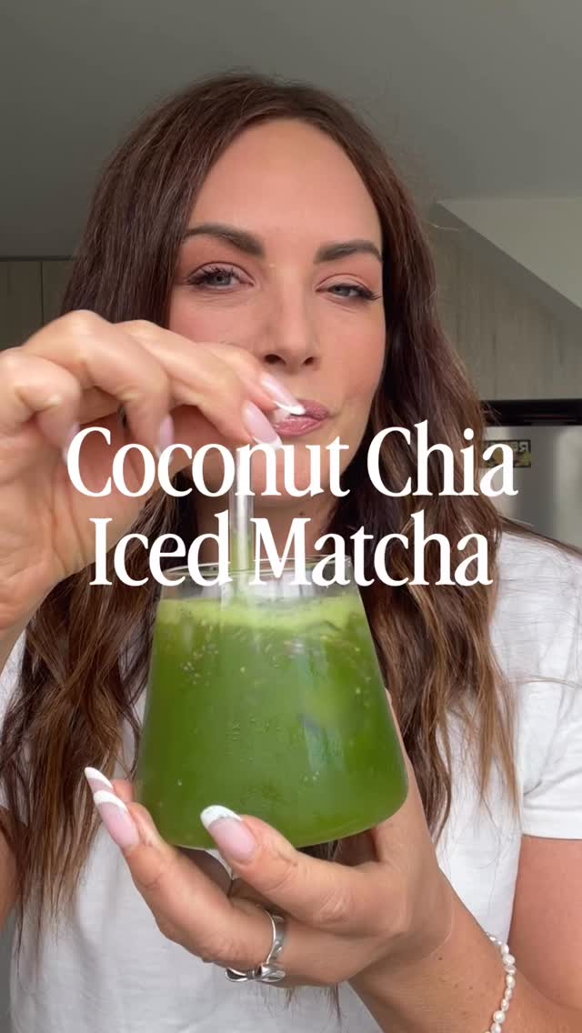 Coconut Chia Iced Matcha 💚🥥🧊🍵
Hydrating electrolytes from the coconut water, clean energy from the matcha and gut healthy fibre from the chia seeds.
Recipe 📌
1/2 tsp chia seeds
1 cup of coconut water
1 tsp @the_matcha_club
Warm water
Leave the chia to expand in the coconut water for 30mins before making.
#coconutmatcha #icedcoconutwatermatcha #icedmatcha #guthealthy #fibredrink
*Gifted