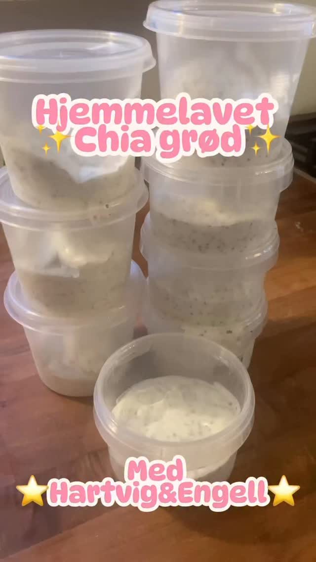 Skøn Chiagrød ala Hartvig & Engell
1 kilo skyr, 1-2 dl kefir, 2 dl chiafrø, 2 scoop jordbær protein eller vanilleprotein.
Fordel det i syv portioner. Genial snack rig på protein. @hartvigengell #sundhed
Pynt evt. med lidt frysetørret hindbær,
www.hartvig-engell.dk/butik
