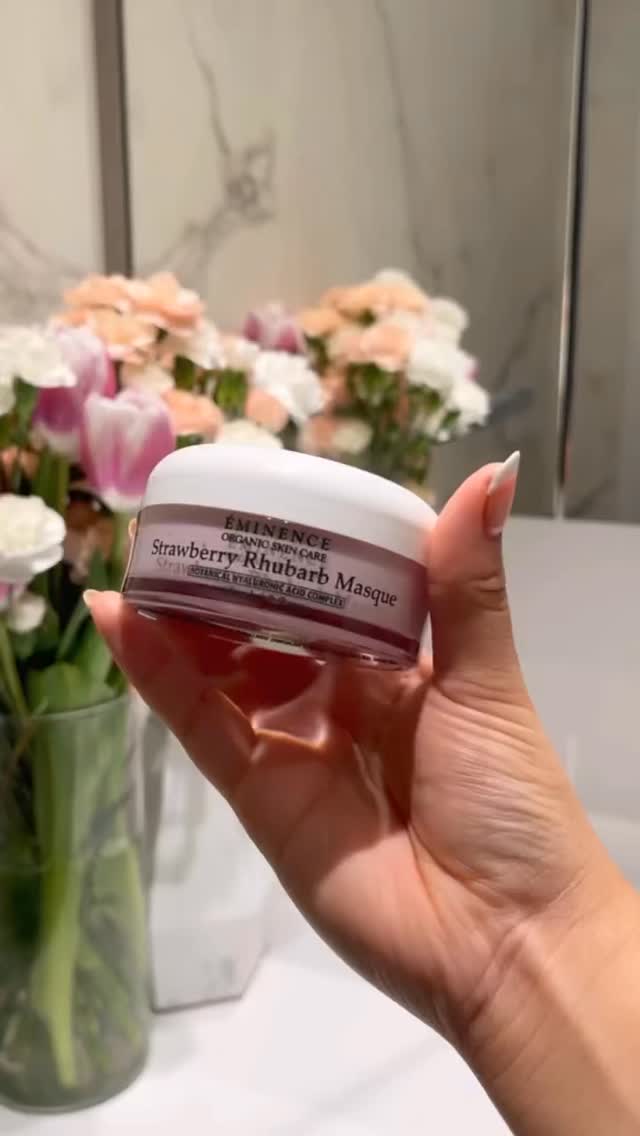 Refresh, plump and hydrate with this creamy goodness! Our Strawberry Rhubarb Masque will leave you feeling revitalized 🍓💧
Our best selling masque at @himalayanenergyspa is safe for all skin types!
👇🏻
Comment below with your favorite Eminence face masque 👇🏽
__________
Repost @eminenceorganics
#EminenceOrganics #organicskincare #Health #NaturalSkinCare