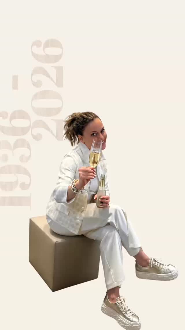 Während unserer Jubiläumswochen im März wird @modegamma zum Ort für besondere Augenblicke ✨
Die neuen Frühlingskollektionen sind nämlich eingetroffen 🌸 Leichte Stoffe, frische Farben, Lieblingsstücke für die Zukunft. Genau der richtige Moment, um vorbeizuschauen, denn wir feiern zudem unser 90-Jahre-Jubiläum mit vielen kleinen und grösseren Überraschungen bei uns in Münchwilen. 🎁
Wir freuen uns auf Dich. Und auf viele schöne Begegnungen im Frühling 🫶🏽
#ModeGamma #anziehendanders #fashionstore #StyleTip #Muenchwilen #Jubilaeum #90JahreModeGamma