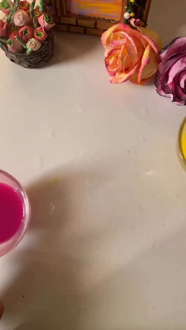 Uneori, din cele mai simple lucruri pot ieși cele mai frumoase surprize.
Cu câteva șervețele colorate și puțină răbdare, poți crea o floare delicată care pare aproape reală. 🌷
Este o activitate creativă, relaxantă și perfectă pentru momentele liniștite petrecute împreună cu copiii.
Iar rezultatul? O floare superbă care poate deveni un cadou minunat pentru mama sau bunica.
#gradinitaonline #activitaticopii #activitatipentrucopii #kidsactivities #activitiesforkids