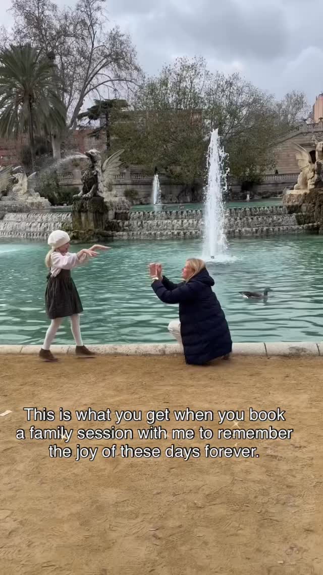 A family photoshoot to remember, on a beautiful Saturday afternoon at Ciutadella Park.
Made with love, energy, games, a few dreamy filters, and a little bit of future nostalgia to spice things up.
If you’ve been thinking about doing a family session, this is your sign.
@crisdemuller29 big thanks for sharing these pictures and videos ♥️