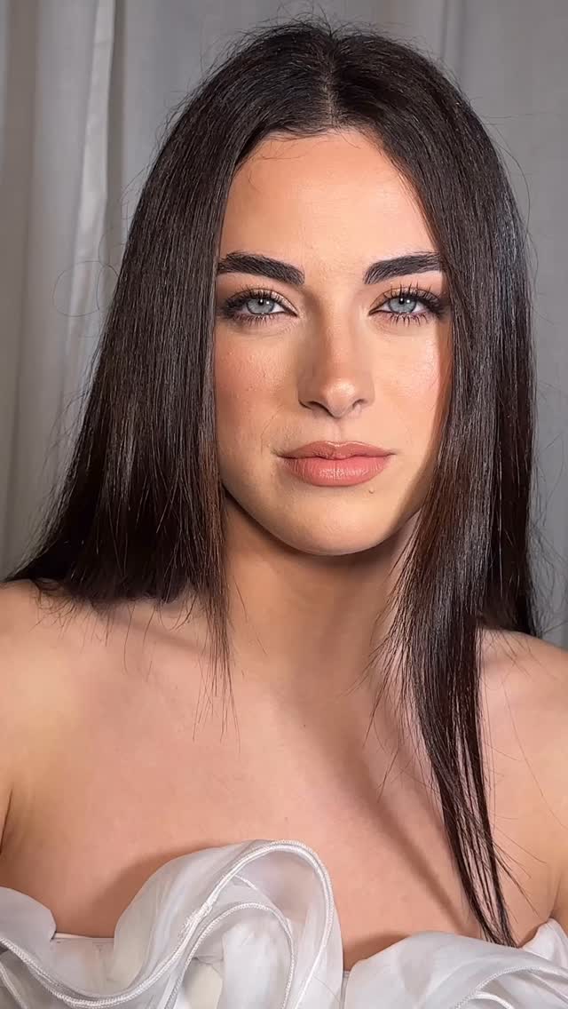 Soft glam can be so many things. Here I have a soft shimmery pinky bronze look on the eyes with some soft extended liner to the inner corners, this tiny detail accentuates her eyes in a way a soft eyeliner placed in another way would have. It’s knowing about the shape of the face and the eyes and how to make features stand out and balance the face without overpowering them. It’s the small details that can make a look more elegant.
.
Glowy skin bridal makeup in Greece . Soft glamour makeup for blue eyes.