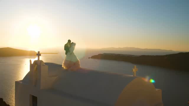 #santoriniwedding just hits different 🇬🇷
#ukweddingvideo #ukweddingvideographer #destinationwedding #2026bride