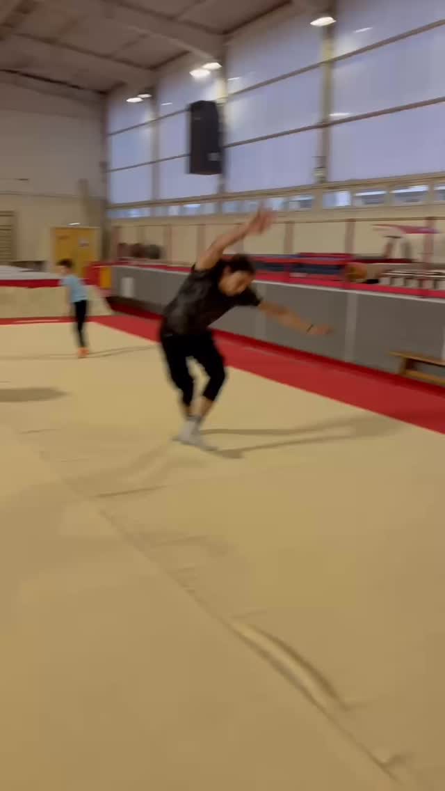 🔥 M MOVE 🔥
M Move, c’est notre section Gym Freestyle & Parkour.
Un espace dédié au mouvement, à la maîtrise du corps et à la progression dans les airs. L’objectif : améliorer ta préparation physique, développer ta coordination, gagner en explosivité et renforcer ta relation à ton corps.
On travaille les sauts, les réceptions, l’équilibre, la mobilité et la confiance. Que tu viennes du roller, du skate, de la trottinette ou que tu veuilles simplement progresser physiquement, M Move est un vrai complément pour passer un cap.
📍 Tous les samedis
🕓 16h à 18h
🏟 Gymnase Delaune
Avec M Glisse
Viens découvrir la section et faire évoluer ton niveau.
Le corps est ton premier outil de performance. Autant apprendre à le maîtriser.
#MMove #MGlisse #GymFreestyle #Parkour #PréparationPhysique Freestyle