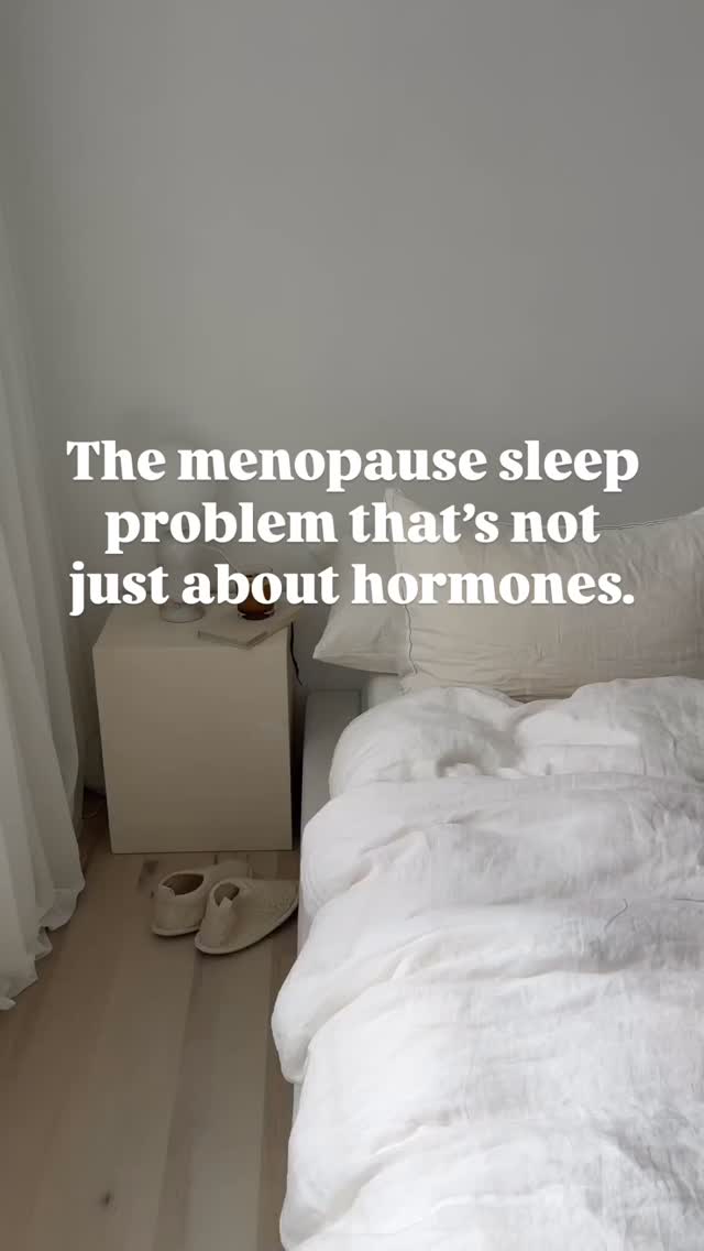 If you find yourself waking up around 2–3am, suddenly alert, you are not alone. Many women assume this is simply part of menopause. But in some cases, blood sugar regulation is part of the picture.
As oestrogen declines during perimenopause and menopause, insulin resistance often increases. This can make blood sugar less stable overnight. If levels drop while you’re sleeping, the body releases cortisol to bring them back up.
That cortisol surge can wake you — often right in the early hours of the morning when your body should still be in deeper sleep.
Supporting blood sugar stability can sometimes help reduce these wake-ups. Eating balanced meals during the day, avoiding long gaps without food, and including protein and healthy fats with your evening meal can all help keep glucose levels steadier overnight.
Comment yes if this happens to you.
Michaela x
#menopause #perimenopause #functionalmedicine #womenover40 #hormones #womenover50 #hormonebalance #femalehormones #hormonesupport #menopausesupport #brainhealth