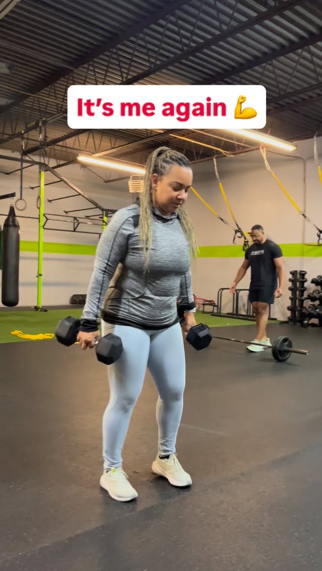 Never thought I would be the “post my workout videos” person but I am trying REALLY hard to appreciate the strength in my body at every step… and posting is a way for me to force myself to be proud of it at EVERY STAGE. Hope this helps someone out there who is struggling to love your body even if it’s a work in progress!! Happy Monday!!