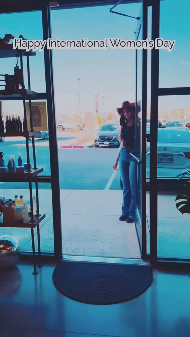 To YOU!
All the amazing + smart + talented + beautiful women in our lives — we wish you a happy international women’s day 💜
#luminhairstudio #internationalwomensday #avedasalon