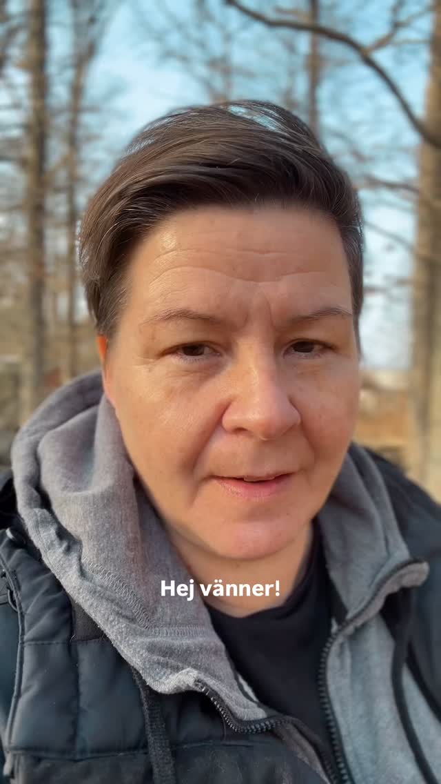 När vi tappar kontakten med oss själva, vårt varande, vår mening så börjar kroppen klaga och tala för själen lider i brist på mening.
Kroppen klagar när själen lider.
Vad tror du?💚
#kroppenklagarnärsjälenlider