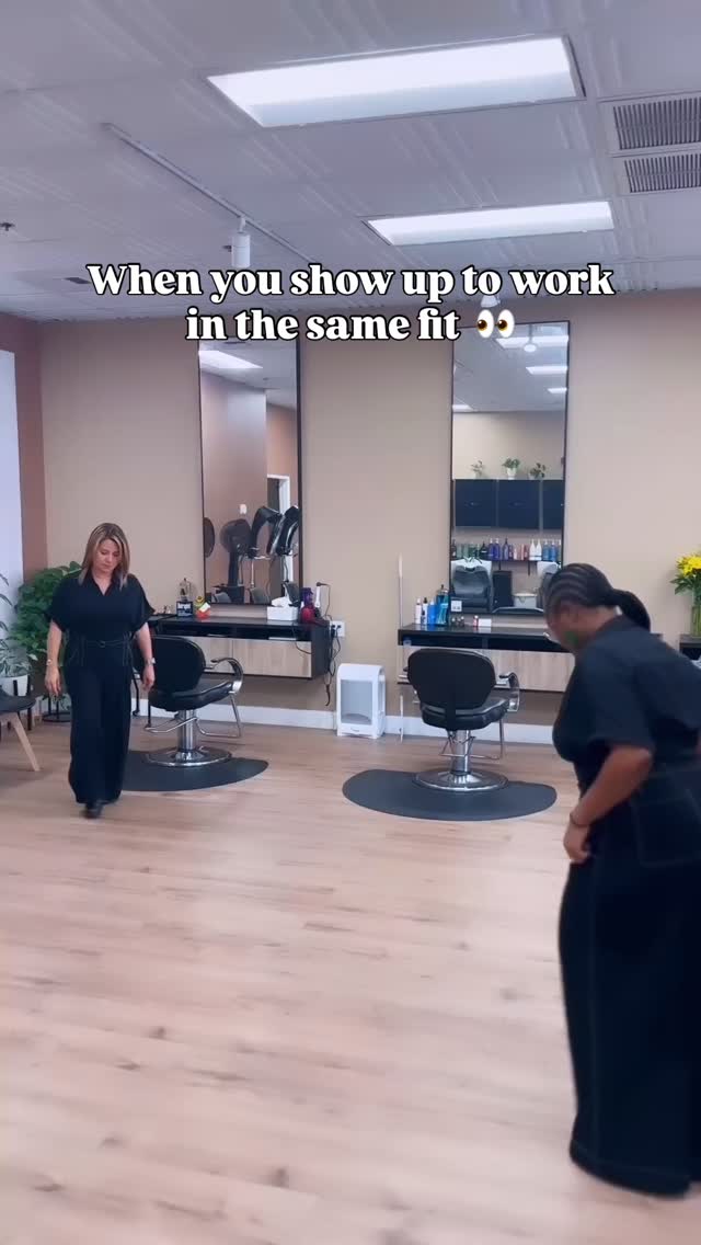 Twinning - when great minds style alike ✨👯♀️
.
.
.
.
#artehairstudio #bellevuewa #rentonwa #salonreels twinningandwinning