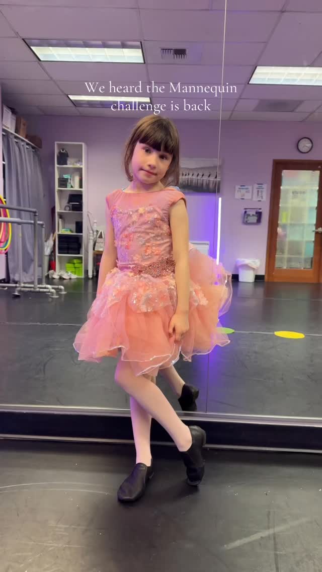 Freeze! 🧊 Our Creative Level dancers understood the assignment and absolutely nailed the Mannequin Challenge! From tiny poses to big personalities, these dancers showed off their focus, creativity, and teamwork while holding perfectly still… (which is no easy task for dancers! 😉)
And don’t forget to keep your eyes out for our Summer Dance Camp information coming soon—we can’t wait for more dancing, games, and creativity this summer! ☀️🩰
#MomentumDanceAcademy #CreativeDance #MannequinChallenge #TinyDancers