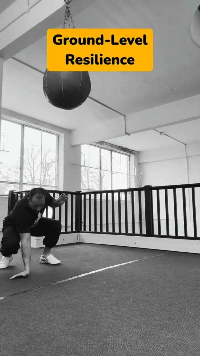 Most people avoid training close to the ground.
But the ground is one of the best teachers.
This martial movement drill develops:
• Lower body endurance• Agility in multiple directions• Proprioception and coordination• Ankle, knee and hip strength• Natural body conditioning
By staying in a deep squat position, the body learns to stabilize and move efficiently at the same time.
Supporting with the hands when needed creates a natural connection between upper and lower body.
This is not just exercise.
It is movement practice.
Inside the Grounded Method, movements like this help develop a body that is:
Resilient.Adaptable.And aware.
Train low.Move naturally.Stay grounded.
If you want personal guidance in movement, strength and resilience:
📩 DM “GROUND” for 1:1 coaching.
— Grounded Academy
#MartialMovement #DeepSquatTraining #FunctionalMovement #NaturalStrength #MovementPractice