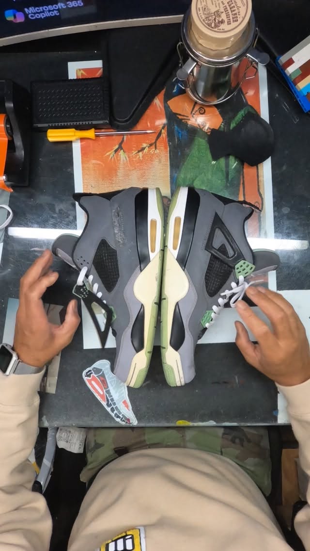 🪽 Installing the newly cast wings and back tabs on these Green Glow 4s.
#wings #tabs #green #glow #illery