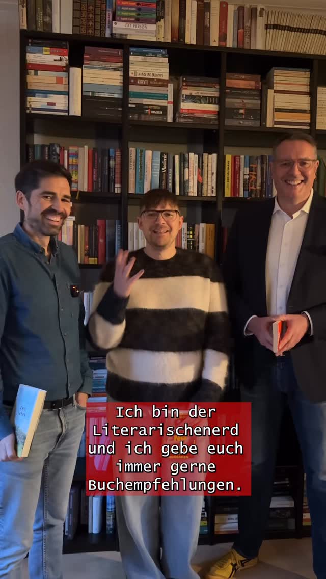 „Nö - Eine Anleitung zum Nein sagen!“🚫
Frauen wird das Nein-Sagen abtrainiert, sagt Maike Schöfer.
Passender könnte der aktuelle Buchtipp vom @literarischernerd nicht sein - denn heute ist Weltfrauentag und jeden Tag sollten wir Feminist:innen sein. Schließlich ist die Gleichberechtigung noch lange nicht umgesetzt.
Wir sollten daher alle JA zu denen sagen, die für Feminismus arbeiten. JA zu Gleichberechtigung, Selbstbestimmung, Wahlrecht. 🗳️
Was Alexander Schweitzer und ich euch als Buchtipp empfehlen? Schau rein.
➡️Lass gern Deinen Buchtipp speziell zum Weltfrauentag, Feminismus und starke Frauen in den Kommentaren da.
Schließlich hilft Lesen für Fortschritt durch Bildung und macht Spaß.
#booktok #bookstagram #buchtipp #sventeuber #trier