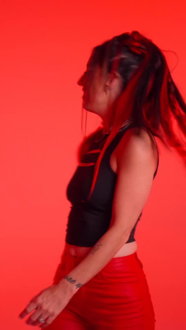 stand tall and choose to fight 🔥
happy international women’s day!
in honor of it - I created a festival that celebrates women in all things. I’ll see you at @firefestivalcny today at @middleagesbrewing
#woman #women #internationalwomensday #womeninmusic #womenwhorock #singer #songwriter #music #musiclife #musicvideo #womensupportingwomen 🎶 @unclejuspy 🎥 @dfphotovideo 💃 @slit_weave 🏠 @tipphillstudios