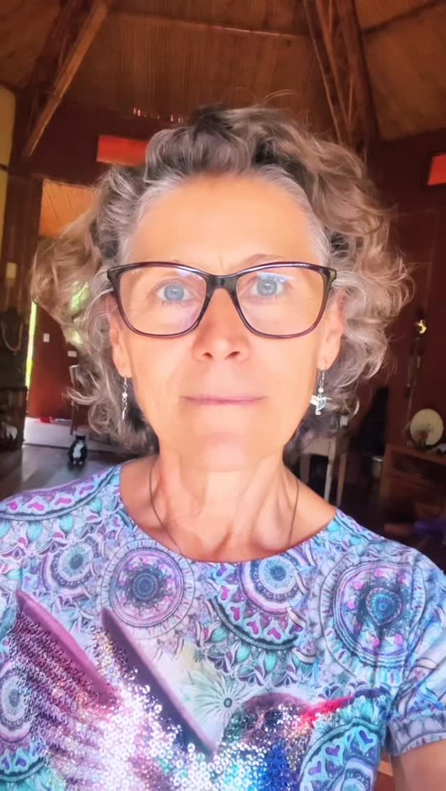 Neste momento tão desafiador para maioria de nós no planeta, um momento em que tantas sombras internas e externas estão sendo reveladas e nossas estruturas; corpo, mente e emoções estão sendo profundamente desafiadas, sinto um chamado para nos unirmos em oração.
Sabemos que a ORAÇÃO TEM PODER. ✨
Quando unimos nossa voz, nossa intenção e nossa frequência, fortalecemos aquilo em que escolhemos focar. Por isso, o convite é para vibrarmos juntos na Paz, na Harmonia, na Justiça, no Amor e na Alegria.
Todos os dias, às 6h da manhã, (link da Live será compartilhado às 5h55) no grupo do WhatsApp.
Vamos nos encontrar em uma LIVE GRATUITA pelo Google Meet para alguns minutos de oração.
Se você sentir esse chamado, inscreva-se pelo link na BIO do Instagram
@silvanadacunha333
ou fale no privado;
WhatsApp: (31) 97100 7078
Consciência
Existência
Felicidade
Eu Sou aqui
Eu Sou aí
Silvana da Cunha
Cientista Intuitiva • Alquimista • Palestrante
Consteladora Sistêmica Familiar • Terapeuta Holística • Mentora
Fundadora da TQC Cura Quântica®️
e do Despertar Quântico da Consciência
www.florescimentocriativo.com.