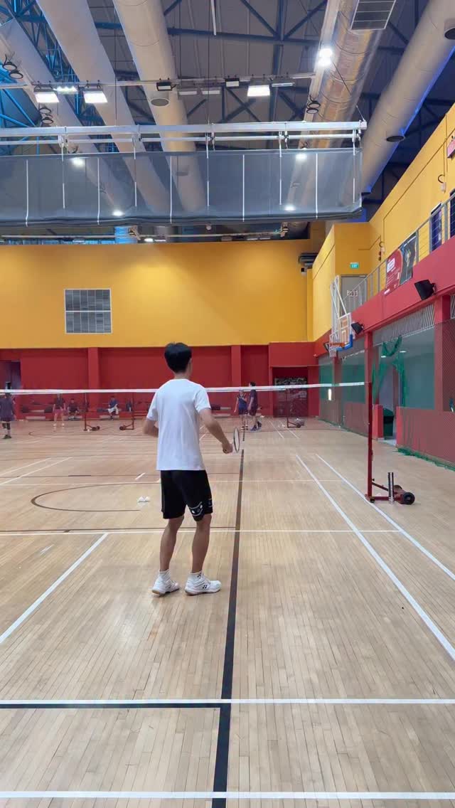 Here’s a simple back to front footwork which you can use for your badminton game!
#badminton #singaporebadminton #badmintonskills #badmintonplayer #sgbadminton