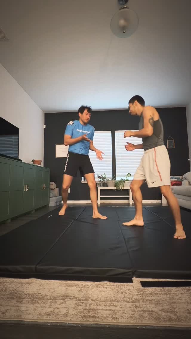 Smooth arm drag → clean back take. Watching my client chain these together today was 🔥 Progress is awesome! Keep Learning 🥋
DM for private sessions and fundamental training for personal development.