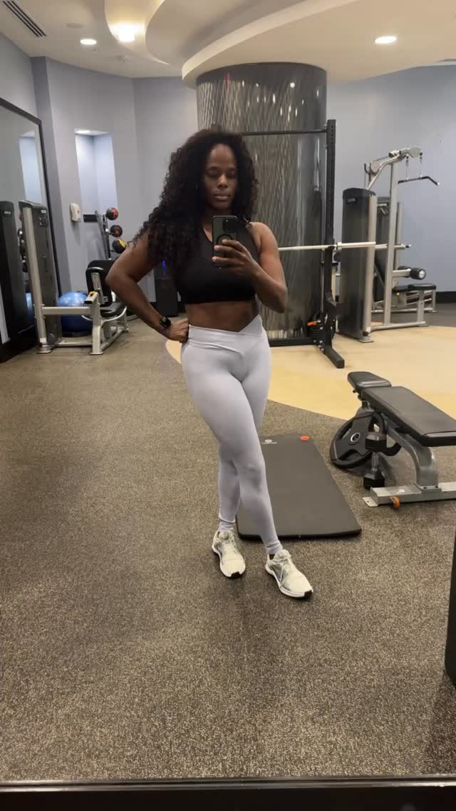 In reality, strength training has given me my best shape to date. Lifting isn’t just about aesthetics, it’s about building stronger muscles that support and protect your bones.
There are so many benefits to strength training, but one of the most important is resilience. The stronger your body is, the better your ability to recover from life’s unexpected moments, like a fall.
As we get older, a fall can seriously impact our mobility and independence. Strength training helps build the muscle, stability, and confidence needed to get back up and keep moving.
Get in the gym. Build your strength. Invest in a body that can carry you through every stage of life. 💪🏾 #personaltrainer #empoweryoufitnessdc #women