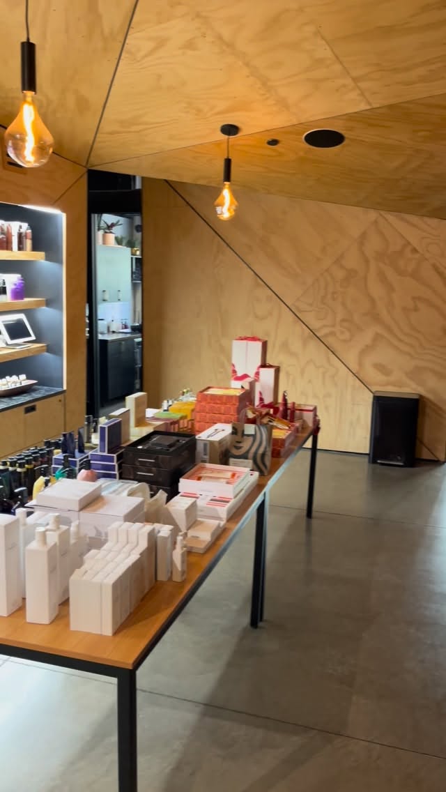 Taking clients at Malva House of Hair in SW Portland, Saturdays and Sundays 10:30-5:30pm
Booking link in bio!
#portlandhairstylist #pdxhair #portlandhair #malva #malvahouse