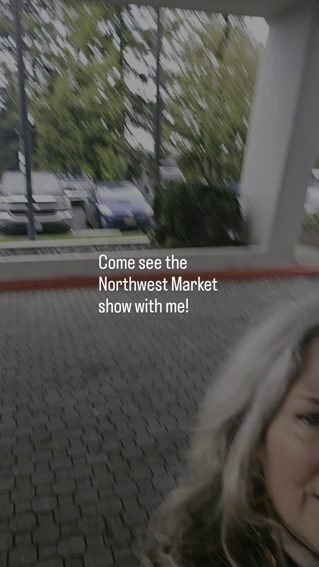 The Indulge Me crew (Moonbeam Daydream, Landia Skincare and Aster Raine) wrap it up today at 4p. Thank you Northwest Market Assn for another incredible show!
.
.
.
#tradeshowpnw #exhibitor #retailbuyers #nwma #landiaskincare