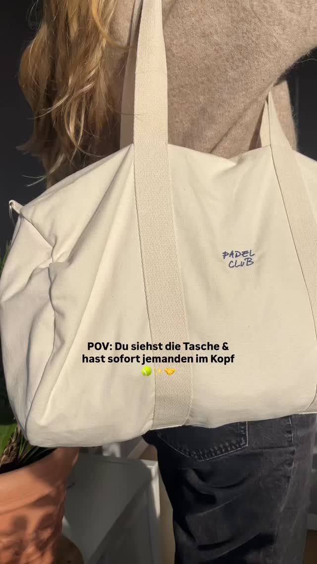 HANDWRITTEN DESIGN ✨
Unser neues Design ist seit gestern online und wir sind ganz verliebt 🥹
Ob Name, Spruch oder – wie hier – ein ganzer Club: Du kannst es ganz nach deinem Wunsch personalisieren ✨
Und manchmal hat man sofort jemanden im Kopf, der sich darüber freuen würde hehe 🧡
In dem Reel:
‘Handwritten’ Stick Design in navy auf einem natural Duffle Bag
———
#type #personalisierbar #dufflebag #smallbusiness #handmade