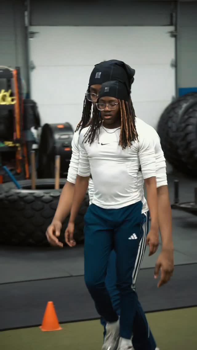 Heavy off-season work with @lilbjj___
Growth doesnt happen by accident, it's earned through every rep💪🏽🎯
#JDSP #jdspeed #speedtrainer #sportsperformance #sports