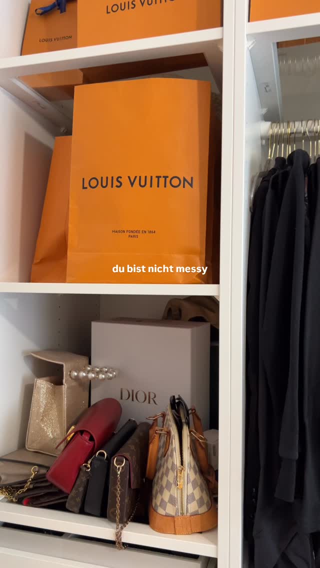 Was du brauchst ist ein System, welches für dich funktioniert. ✨
Du hast besseres zu tun als ständig über dein Chaos nachzudenken und dir ein schlechtes Gewissen zu machen.
Bereit für ein glow up?🤍
.
.
.
.
.
.
home organizing | decluttering | familienalltag | ordnungssysteme | ordnung schaffen | schweiz | aufräumhilfe | bern | organisieren | kleiderschrank | aufräumen | thehomeedit
#thun #loslassen #minimalismus #mariekondo #ordnungstipps