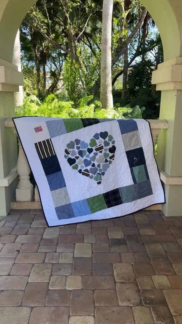 Taking a special picture of the finished quilt always feels like the final touch! Showcasing it in a very special way honors the sentiment this quilt represents. It’s more than just a pretty quilt to them. 💖#memoryquilt #familylegacy #memorykeeping #handmadewithlove #cherishedmemories
