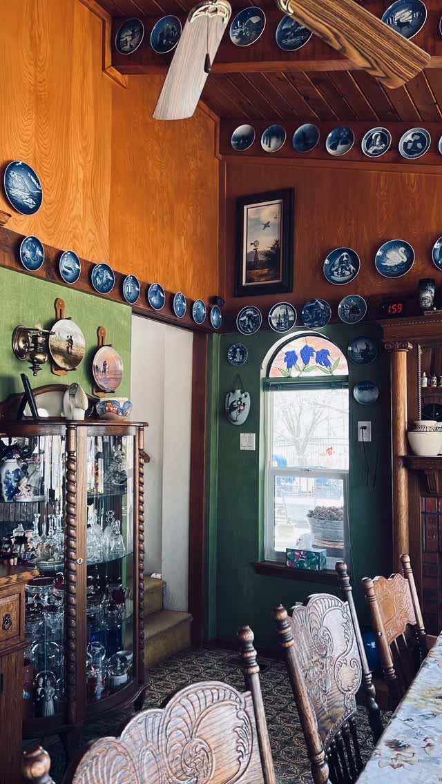 Every good house has a kitchen that pulls people in. Coffee in the morning, late-night snacks after a long Albuquerque adventure, and those unexpected conversations with fellow travelers that turn into stories you remember.
Our kitchen is here for slow mornings, shared meals, and a place to feel at home while you’re visiting the South Valley.
Pull up a chair. Pour some coffee. Stay awhile.
#RedHorseBnB
#AlbuquerqueBnB
#StayInABQ
#VisitAlbuquerque
#NewMexicoTrue
ABQStay
BosqueLife