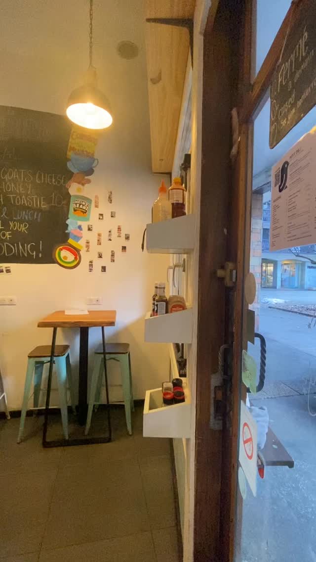 Grab & Go with a burrito 🌯
#takeaway #morningfuel #burritos #bluebird #skiing