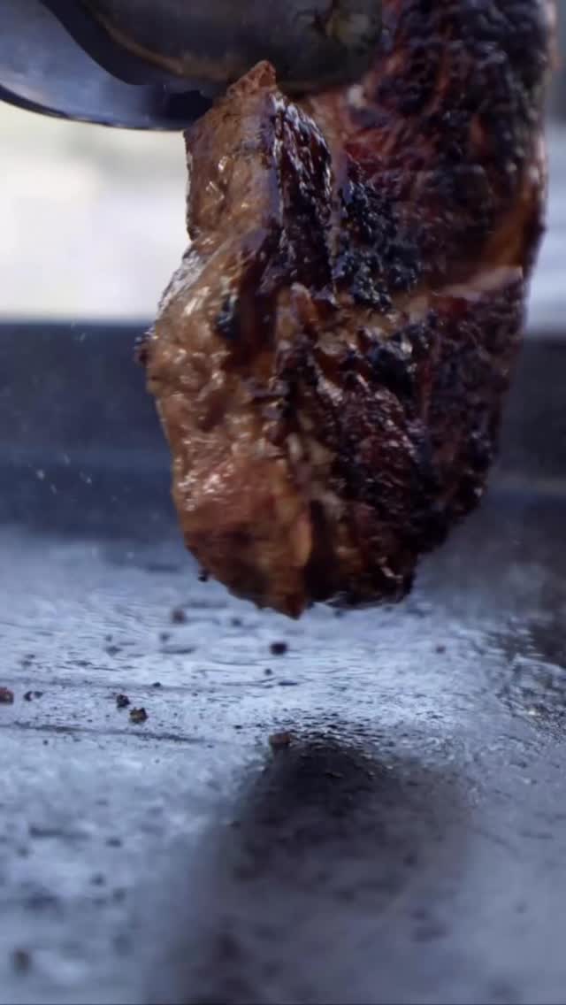 at work❤️🥩🔪🔥
#grillen #kurs #grillmeister #fleischsommelier #arbeit
Danke an @reaves2001 für das Video 👍🏼