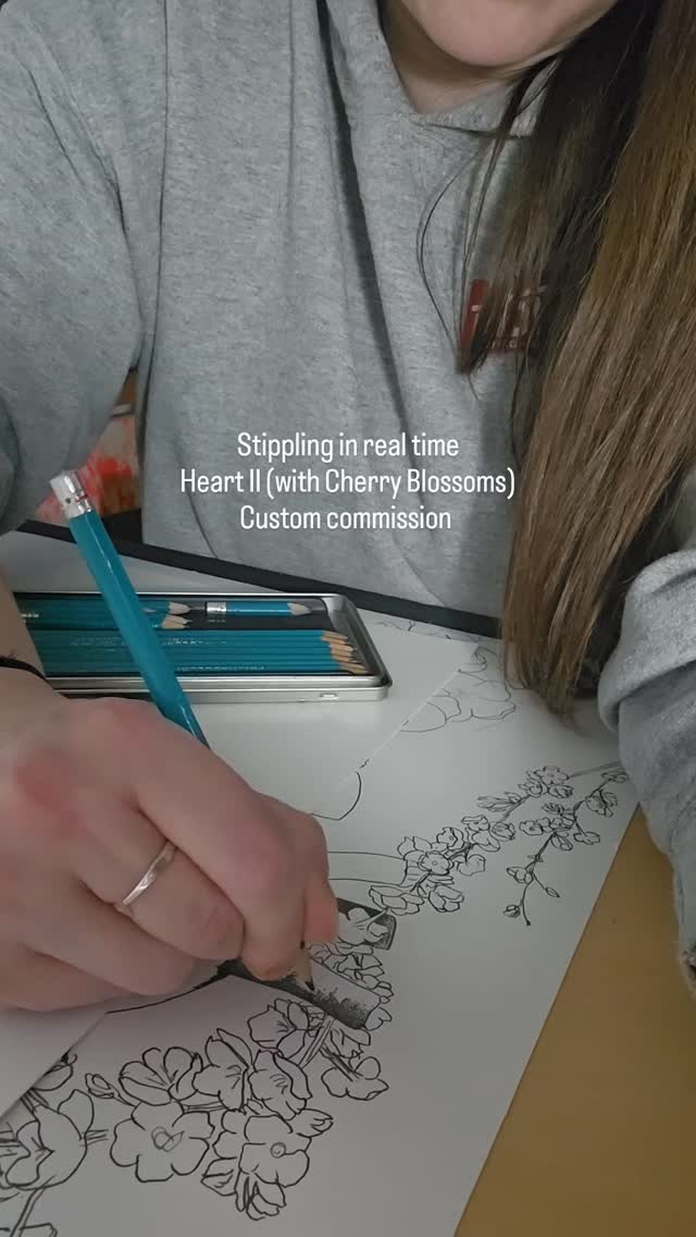 My signature style - and wow I forgot how much this hurts. Lucky for me its worth it! This custom heart drawing is coming together beautifully.
#laineswansonart #heartart #femaleartist #commissionartist