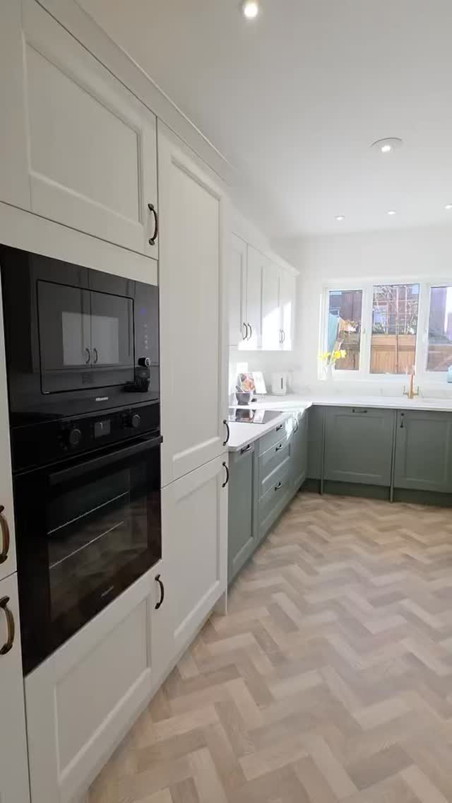 A lovely video message to receive from a happy customer this week 🙌
This beautiful kitchen features two-tone beaded shaker doors in Reed Green and Porcelain, paired with a 25mm marble-effect laminate worktop with matching upstands and splashback. The whole space is finished perfectly with a stunning LVT herringbone floor, which really ties everything together and gives the room such a timeless feel.
We absolutely love how calm, elegant and welcoming this kitchen looks – a perfect example of how two-tone shaker kitchens can create depth while still keeping things classic.
Also, apologies for the lack of updates recently. We’ve got a lot happening behind the scenes at the moment as we work on creating our new showroom, which we’re really excited about.
There’s plenty more kitchens, projects and content coming very soon — so watch this space 👀
#KitchenDesign
#ShakerKitchen
#1066kitchens
#KitchenInspo
#HerringboneFloor