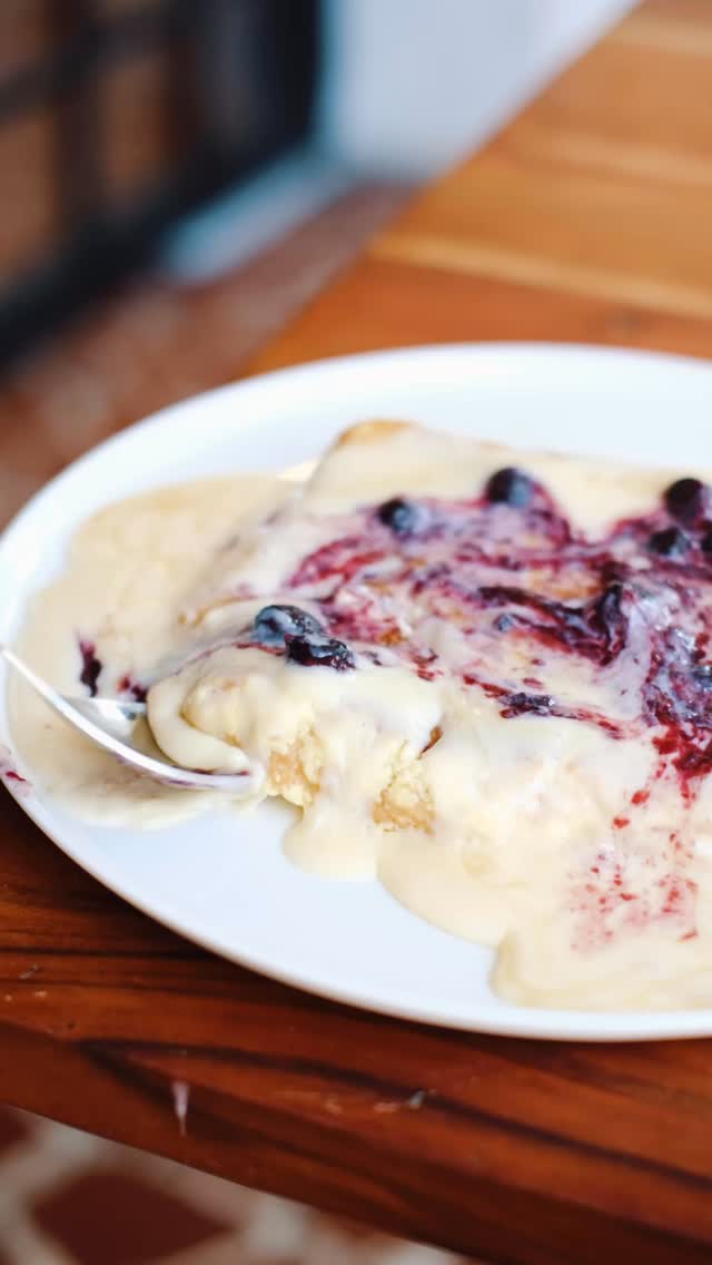 It didnโt take long for our Summer berries french toast to become a crowd favourite! ๐
A lot of you keep asking, howโs it even made?? Well this is for you! Watch till the end ๐
You know where! ๐
Handcrafted Cafe & Roastery
๐E-3/75, Arera Colony, near Narmada Hospital, Bhopal
Handcrafted Mini
๐Shop - 4, Ground floor, Bansal One, Rani Kamlapati Railway Station, Bhopal
Green Court by Handcrafted
๐Letโs Padel, near NLIU, Kerwa Dam Road, Bhopal
Handcrafted Cafe & Roastery
๐Jivana St. Near Marigold Lawn, VIP Road, Bhopal
#frenchtoast #dessert #cafe #bhopal #handcrafted