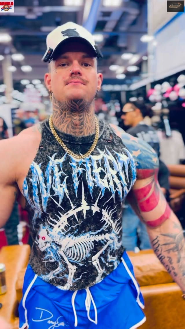 Here I chat w/ @dannyswole about his path into fitness, starting from his athletic background in high school lacrosse & through his military service.
Danny shares how the gym became his mental health outlet during stressful times and eventually evolved into a passion for bodybuilding.
We also learn his version of what he thinks is the biggest misconception in gym culture.
@arnoldsports x @arnoldsportsuk x @schwarzenegger x @arnoldfitnessgames
#fitness #fitnesslife #bodybuilding #bodybuilder #arnoldsportsfestival