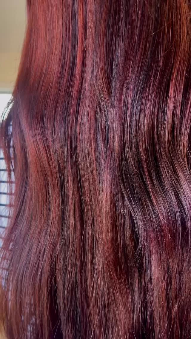 Do you like the vibrancy? Well, @styled.bysarahelizabeth has a few tips on how to keep it from fading fast
🤍 Turn down the heat and wash in cooler water.
🤍Non-negotiable- use heat protection always
🤍 Skip a wash day and always use professional shampoo for color treated hair when you do
🤍UV protection. Summer is coming and
the sun can be drying to hair
Is your color looking a little faded, dull or even non dimensional? Let’s schedule that hair appointment asap
Use that link in my bio for some fun hair!