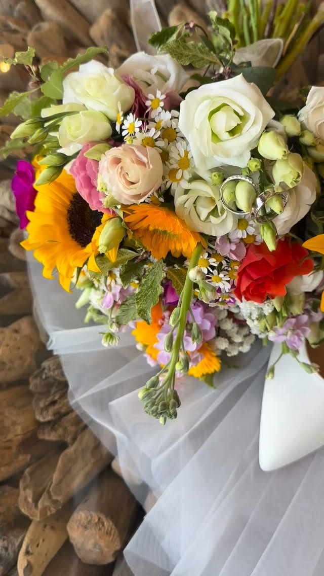 Georgia & Ryan 🤍
Five years together and today they said “I do” just the two of them, high above the trees at @treetopescape 🌿✨
Spring had truly arrived. Daffodils lined the paths, the sun came out just in time. The ceremony had all the feels for their moment in The Nest with joy and happy tears.
They fed the alpacas, popped the champagne and when it came to confetti… the registrars couldn’t resist joining in alongside Nicola, their wonderful coordinator 🎉
A quiet, beautiful elopement just love, laughter and the start of their next chapter. Thank you for being incredible and letting me be a witness to your wedding day! Love always, Laura x
Dress @thebridalmill_botley
Suit @moss
Hair & Makeup: @mercedeshayward
Flowers: Made with love by a friend 💐
Videography Chris Catullo
#devonelopement #elopementphotographer #devonweddingphotographer #IntimateWedding #ukelopement