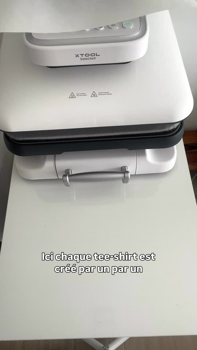 🔥 STOP aux t-shirts EVJF vus partout.
Ici, chaque t-shirt est créé un par un, spécialement pour votre team de la mariée.
Prénoms, date, couleurs, texte fun… vous imaginez, je le réalise.
Parce que votre EVJF ne ressemble à aucun autre 💍
✨ Team de la mariée
✨ T-shirt unique
✨ Souvenir inoubliable
📍Création près de Narbonne – Coursan – Gruissan
📦 Envoi partout en France
💌 Commandes en message privé
👇 Tag ta team de la mariée pour voir si elles valident ce t-shirt!
#evjf #teamdelamariee #evjf2026 #tshirtevjf