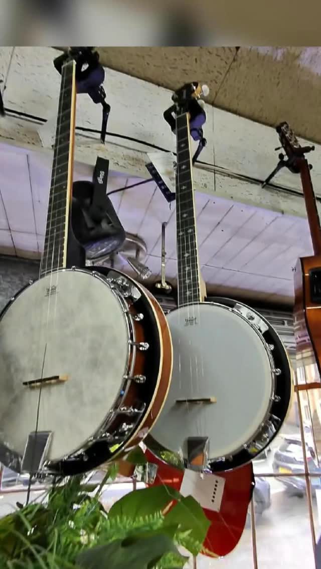 🪕 🎵 @tanglewooduk TUB4 Tenor Banjo
Bright, punchy folk tone with classic Union Series style. Perfect for Irish sessions or adding sparkle to your acoustic setup.
👇 Try it in‑store and feel the difference.
#tanglewood #TUB4 #tenorbanjo #folkmusic #musicShop #stourbridge #stourbridgemusic #shoplocal