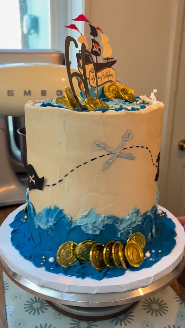 Absolutely LOVED making this one😍🏴☠️⚓️
#piratecake #pirateship #bespokecake #portlanddorset #dorsetbaker