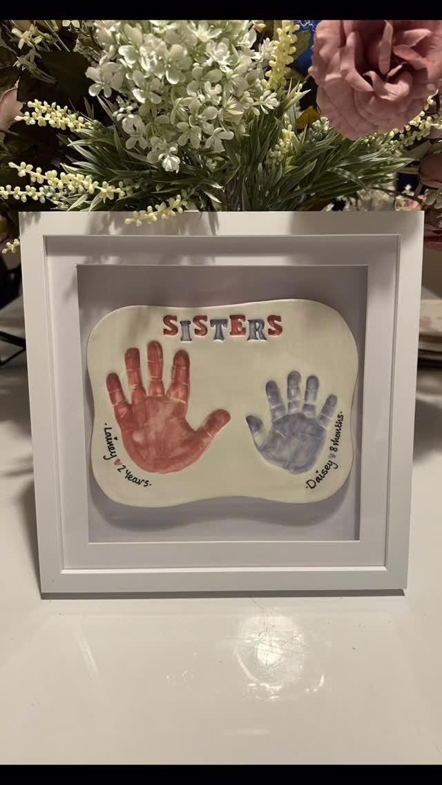Double the prints, double the memories š¤
Our clay imprints are a beautiful way to capture siblingsā handprints or footprints together, preserving that special bond in a keepsake youāll treasure forever.
Tiny hands side by side, little toes together ā a moment in time that you can hold onto long after theyāve grown.
A perfect keepsake for families who want to remember just how small they once were, together. ⨠Book a Home Studio Visit to get your hands on one. #firedcraftssolihull #solihull #solihullbusiness #babyprints #clay
