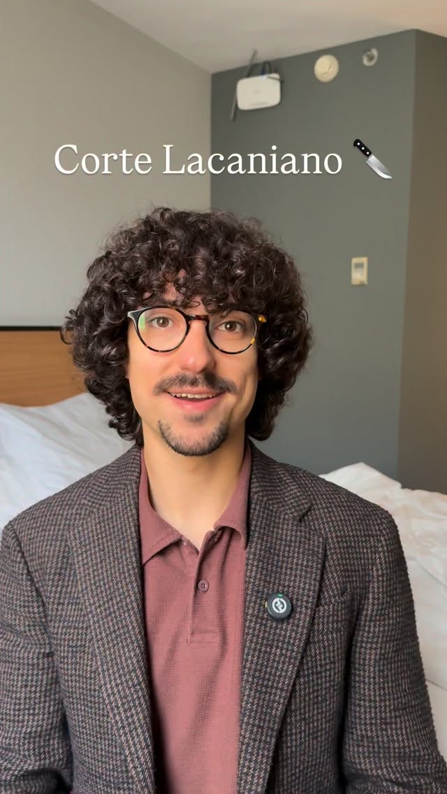 Ascender socialmente já é difícil o suficiente. Exige trabalho, estudo, consistência e tempo. Por isso, preserve sua energia para aquilo que realmente constrói o seu futuro.
Boa segunda-feira. Não se distraia do seu objetivo.
#psicanalise #cortelacaniano #lacan #traumadapobreza #kalytonpsi