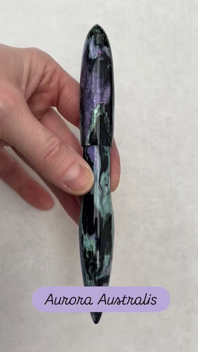 Another handful of pens heading to the website on Friday at 8pm.
A mixture of materials in this batch again which I love.
#blackrobinpens #handmadepen #penmakers #blackrobinophelia #fountainpen