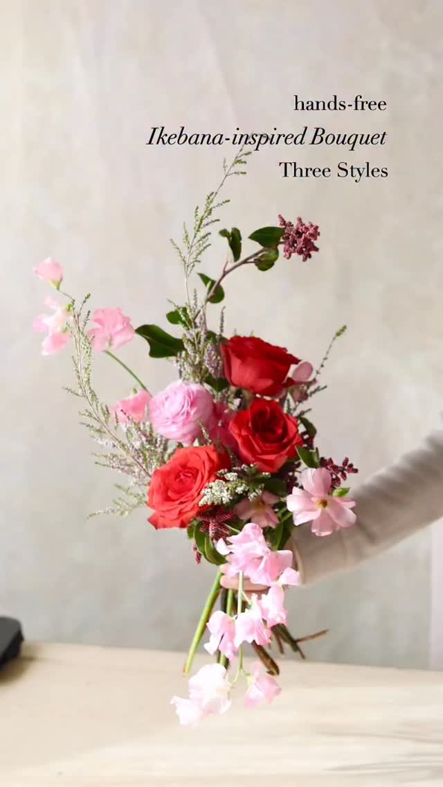 Hands-free bouquets in three different styles inspired by ikebana.
Keiko created S-shape, vertical, and L-shape asymmetrical bouquets using the mini-StemSlider bouquet tool. These bouquets are slightly smaller in size, but the long lines make them appear larger and more expressive.
To design these bouquets, you don’t need a lot of flowers or many different varieties. Simply enjoy creating the forms using the natural curves of the stems 🌿 In spring, many gorgeous flowering branches become available locally, so you can enjoy creating your own too 😊
The Style 1 and Style 2 bouquet recipes created by Keiko @keiko_ishibe are available on our blog.
Flower tool: mini-StemSlider
.
.
.
#ministemslider #handsfreebouquet #weddingbouquets #flowerbouquets #ikebanaflowers